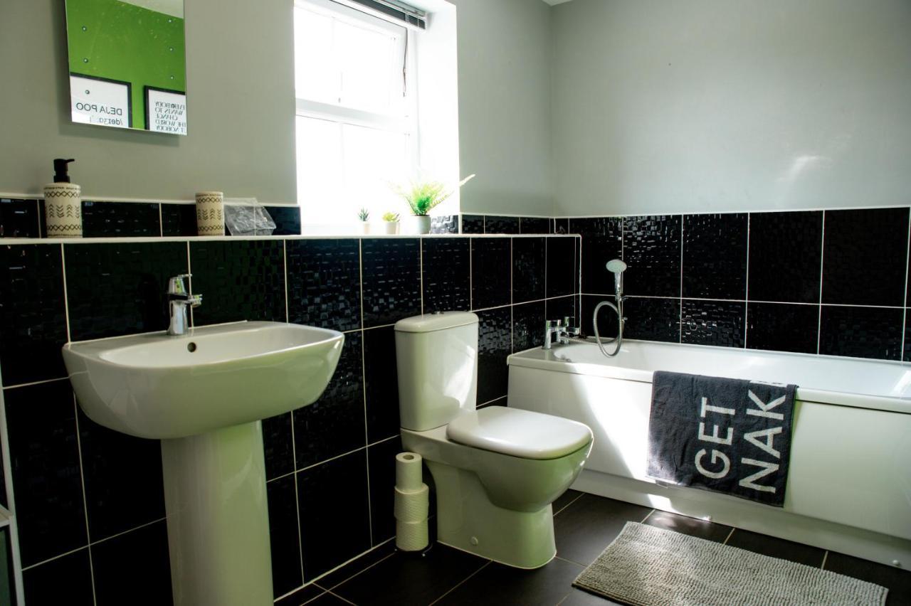 Chichele House, Sleeps 8, Nr Rushden Lakes, Allocated Parking, Corporate Welcome Higham Ferrers Екстер'єр фото